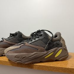 Adidas Yeezy Boost 700 