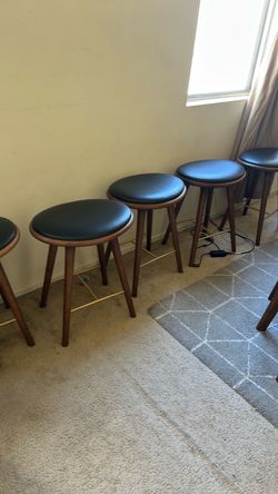 Low bar stool set of 5 Mater brand