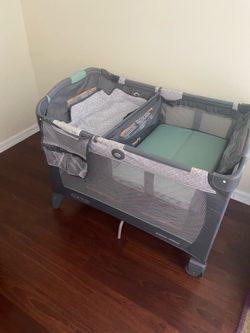 Graco Pack 'N Play Change 'N Carry Playard (Manor)