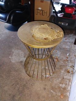 Metal plant stand