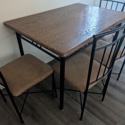 Table & Chairs