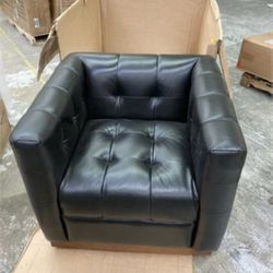 Gunther Black Genuine Leather Swivel Club Chair with Wooden Apron (SR)    Sillón, Giratorio Nuevo