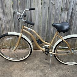 Huffy Bicycle W/ Horn, Spare Seat, Manual Air Pump And Gloves