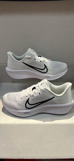 NIKE QUEST 6 COMFIRIDE “WHITE BLACK”