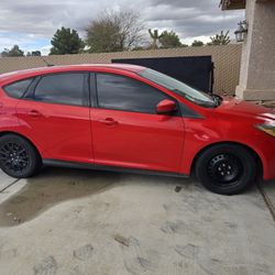 2012 FORD FOCUS SE HATCHBACK.  SMOGGED