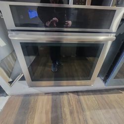 New -open Box JENN-AIR 30" Single Electric Wall Oven In Stailless Steel