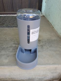 Sharper image water gravity refill for pets 1.97 liter 0.52 gallon