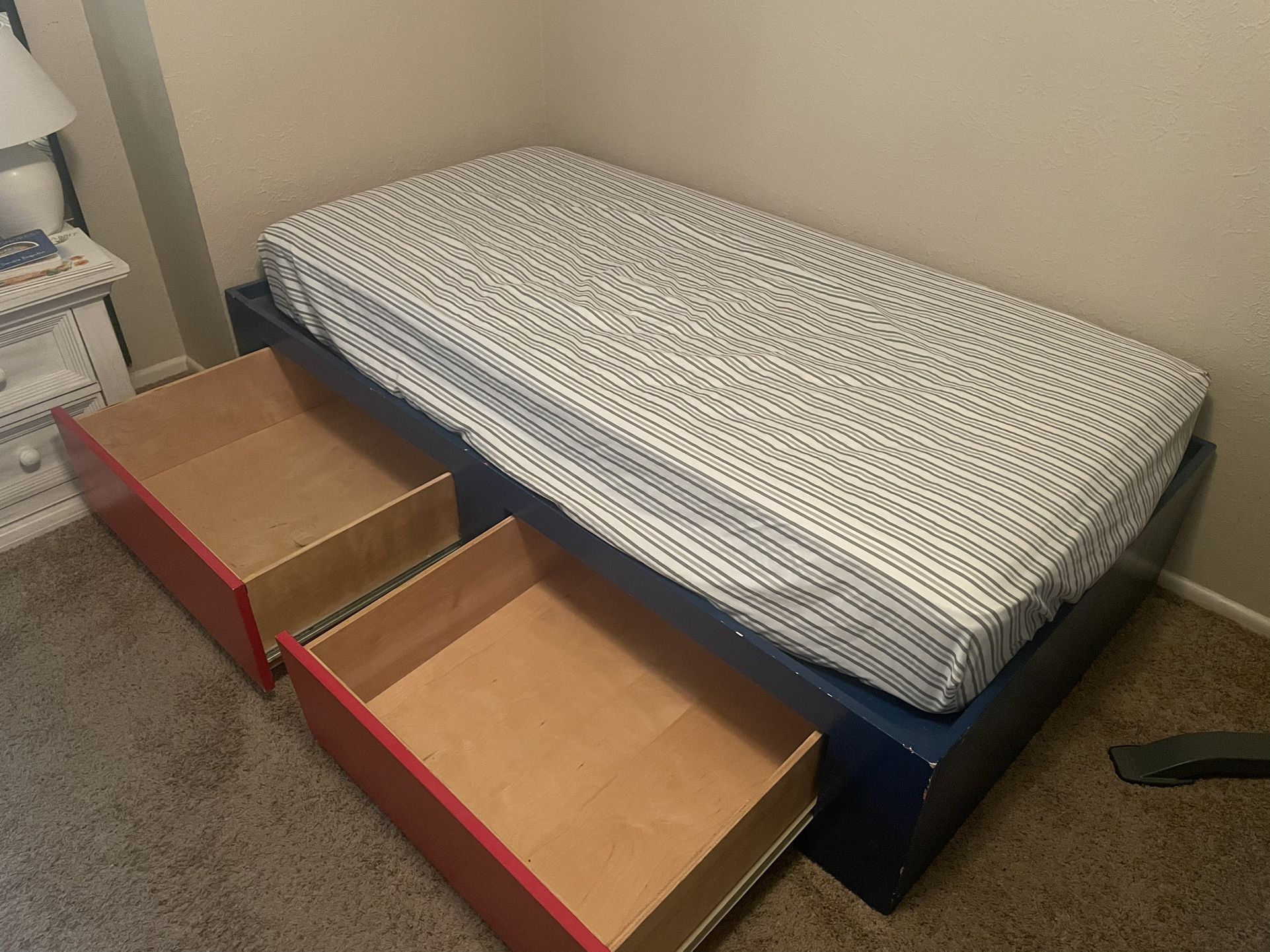 Twin Size Captains Bed With Storage Drawers
