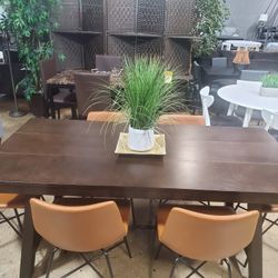 Beautiful 7 Piece Dining Set With 6 Sturdy Chairs (New)