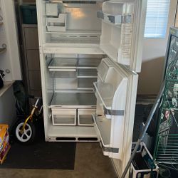 Refrigerator 