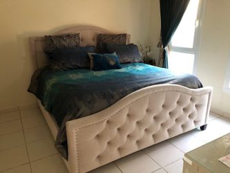 ZGallerie Nicolette King Size Bed