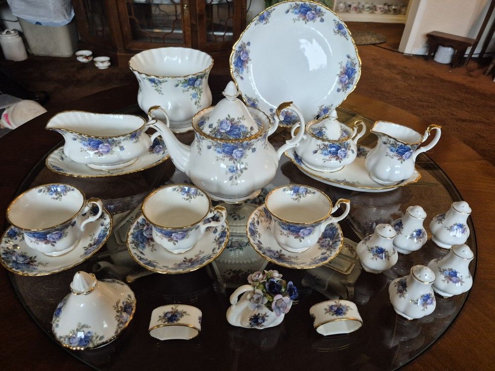 Beautiful Royal Albert Moonlight Rose Bone China