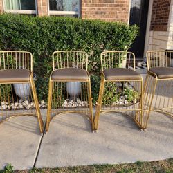 Bride’s Veil Counter Stool