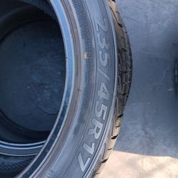2 llantas 235 45 R17 Delinte dh2