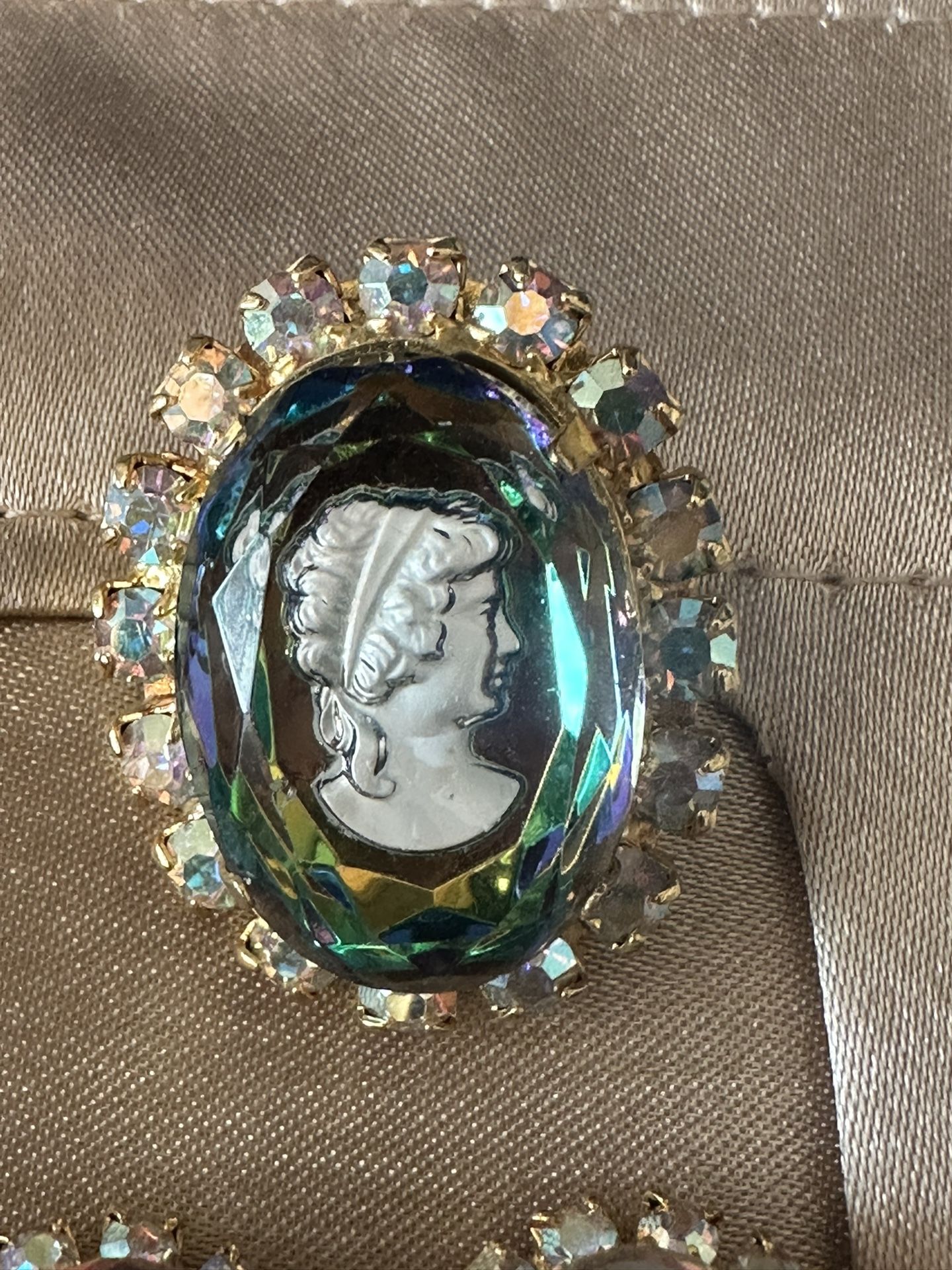 Collectable Glass Cameo Set
