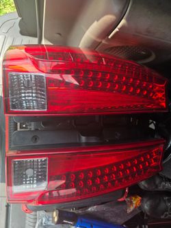 2011 cadallac escalade Rear tail lamps