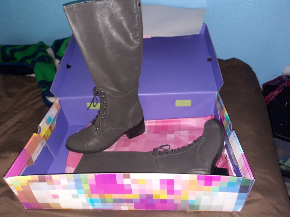 Ladies Ed Hardy Boots Size 7