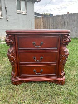 🦁 Ornately Carved Foo Dog Nightstand / End Table 🦁