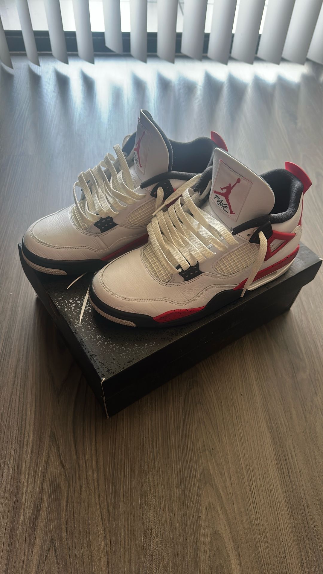 Jordan 4 Retro Men Size 9.5