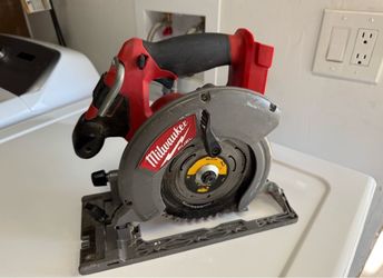 Milwaukee Fuel 6 1/2 Circular Saw