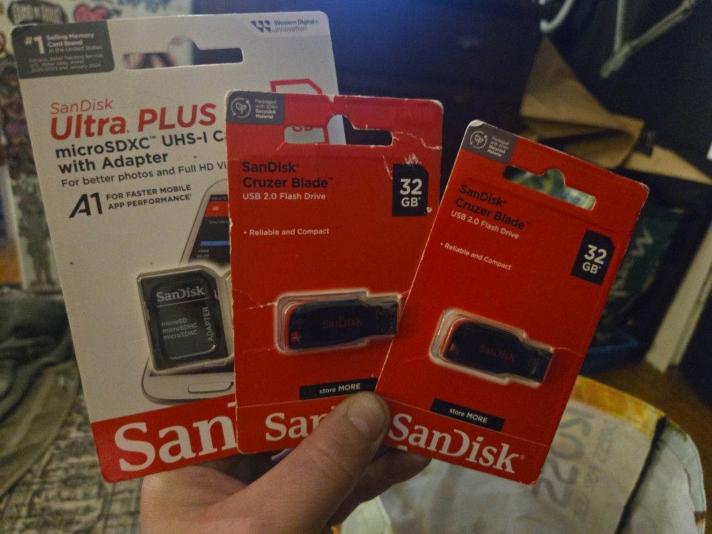 SanDisk MicroSDXC/ 2 SanDiskUSB 2.p Flash Drive.