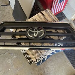 Toyota Tacoma OEM Grille (2016-2023)-Great condition!