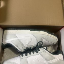 Men’s Dunks Size 11 Worn Once 