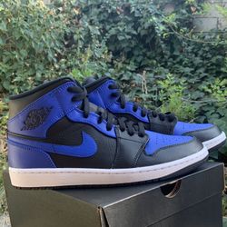 El título para el size 9 Jordan 1 Mid Black Hyper Royal size 9 for Men