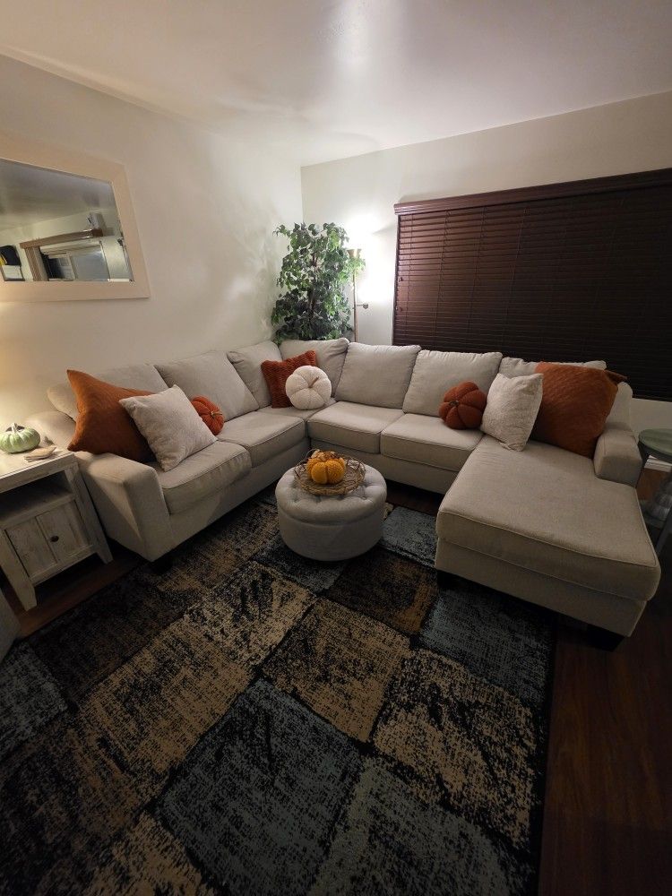 2 PC Sectional with Chaise and Ottoman