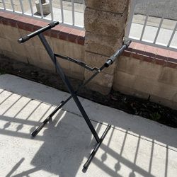 Piano stand