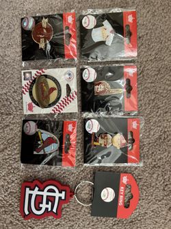 St. Louis Cardinals Pin Set & Keychain 