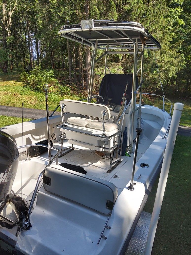 2000 Boston Whaler Outrage 19ft, Hp 200 Optimax By Mercury Outboards