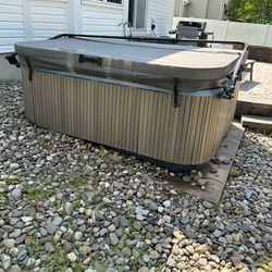 Outdoor Hot Tub $500 OBO