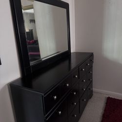 Black Dresser With Mirror 