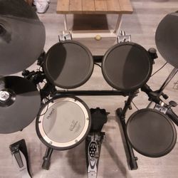 Roland TD3 V-Drums with PM30 Drum Amplifier