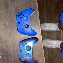 2xbox Controllers