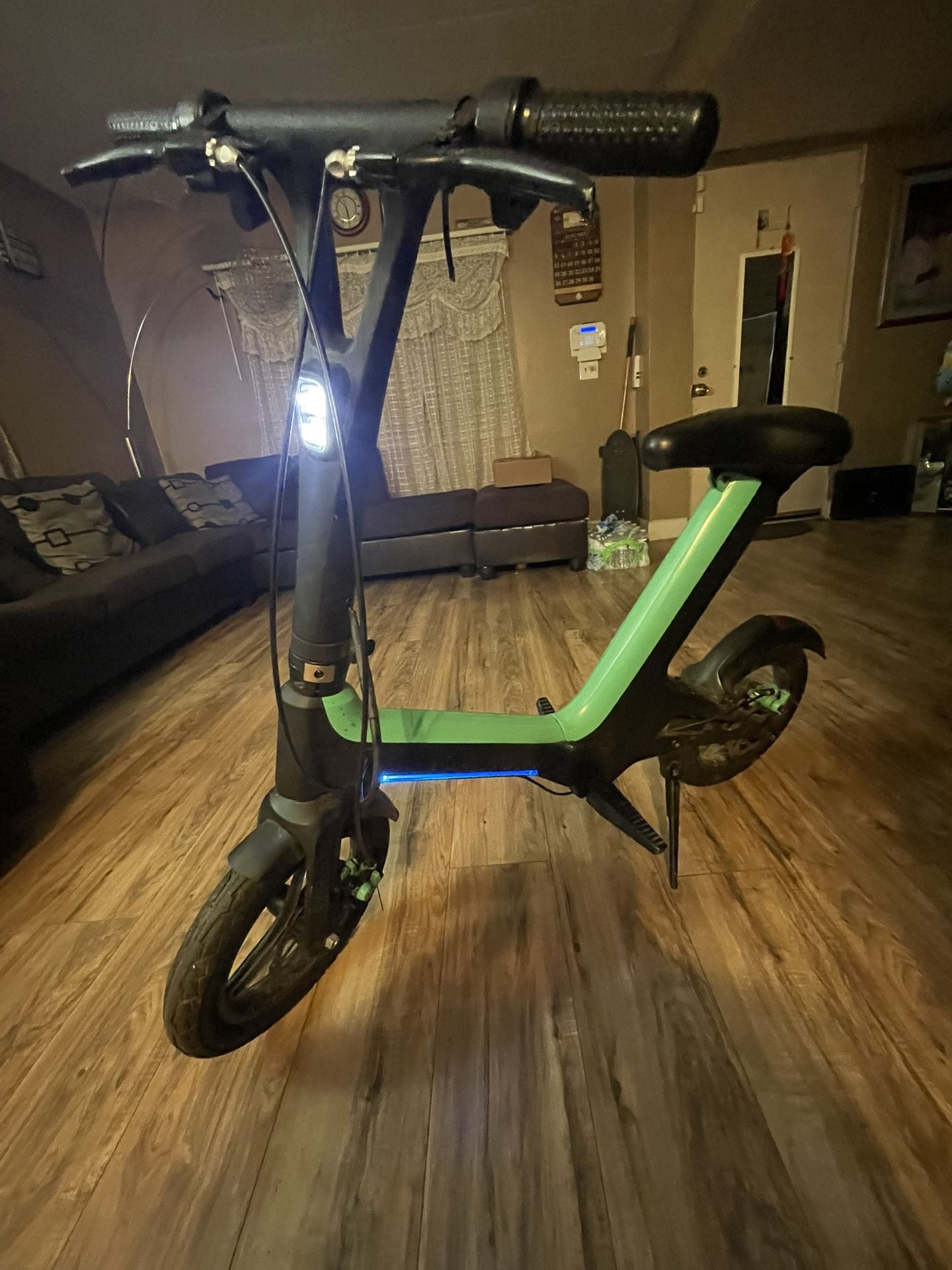 BLUETOOTH SIT DOWN SCOOTER 