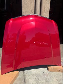 Cadillac CTS-v hood
