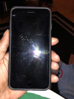 iPhone 8 Plus only flaw is cracked