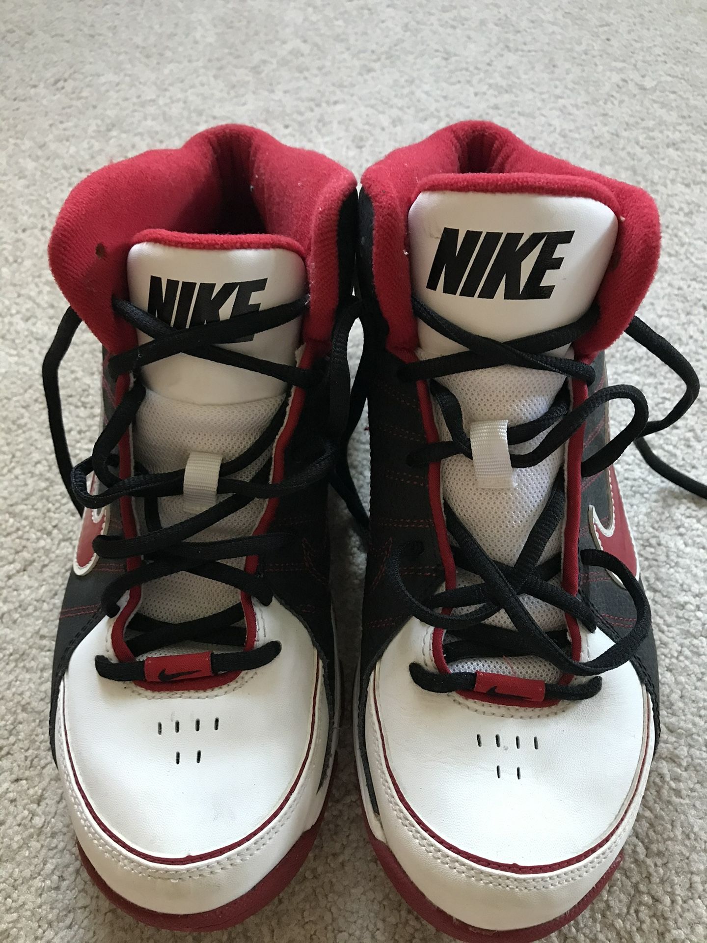 Size 6.5 Nike Flex Team Trust Basketball Shoes