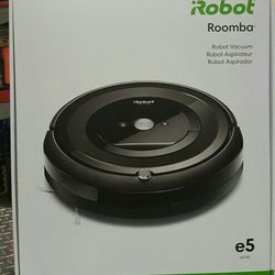 iRobot Roomba e5 Vacuum Brand New