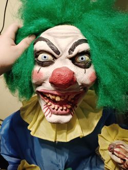 Spirit Halloween bite size clown 2010 Halloween animatronic prop.