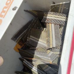1 Hielerita Llena De Clavos Para Framing