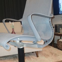 Herman Miller Setu Stool (Bar/Bench Height) – Excellent Condition