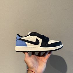 Air Jordan 1 Low Big Kids Size 7Y / Women’s Size 8.5 - NEW