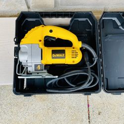 DEWALT 5.5 Amp Corded Variable Speed Jig Saw