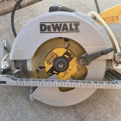 DeWalt Saw 