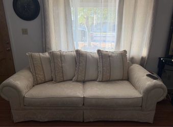 Couch set of 2