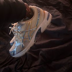 ASIC gell, blue,tan and white-size 10