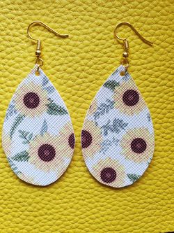 Sunflower teardrop earrings 💛